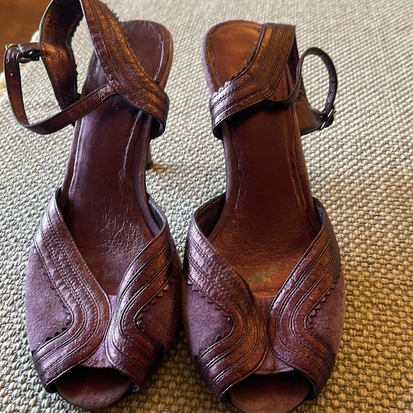 Kimel Design Studio heels.  Metallic plum leather and plum suede.  Size 8 - Picture 2 of 5